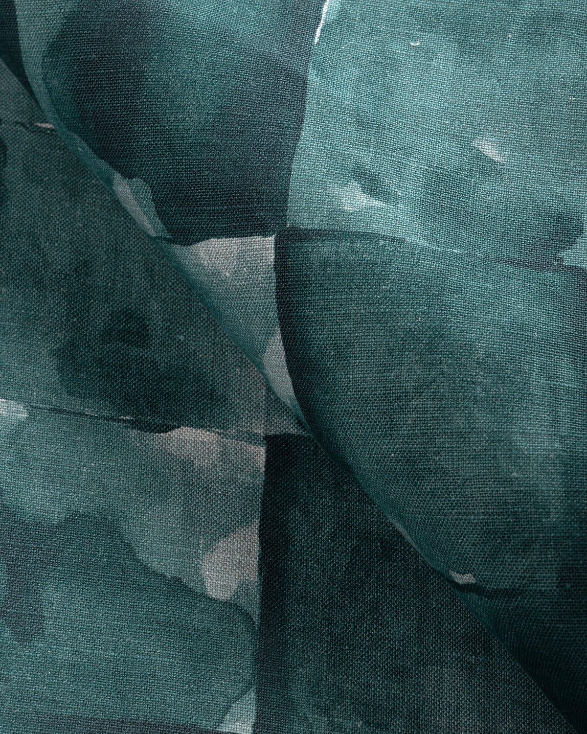 Acuarela fabric in Azul color - pattern number ACUARELA.35.0 - by Kravet Couture in the Alfredo Paredes Cocuyo collection