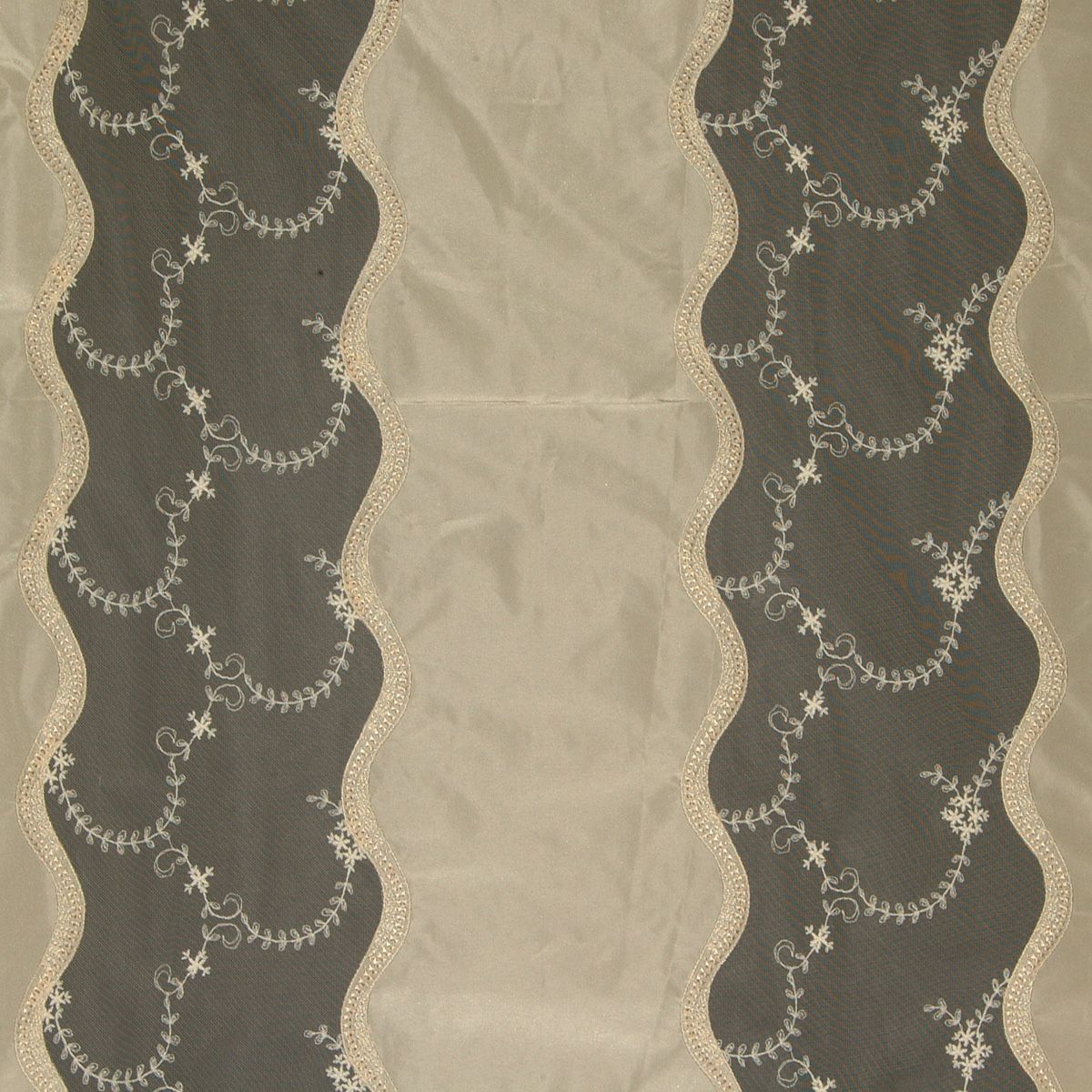 Dorisse fabric in chantilly color - pattern number AU 00058186 - by Scalamandre in the Old World Weavers collection