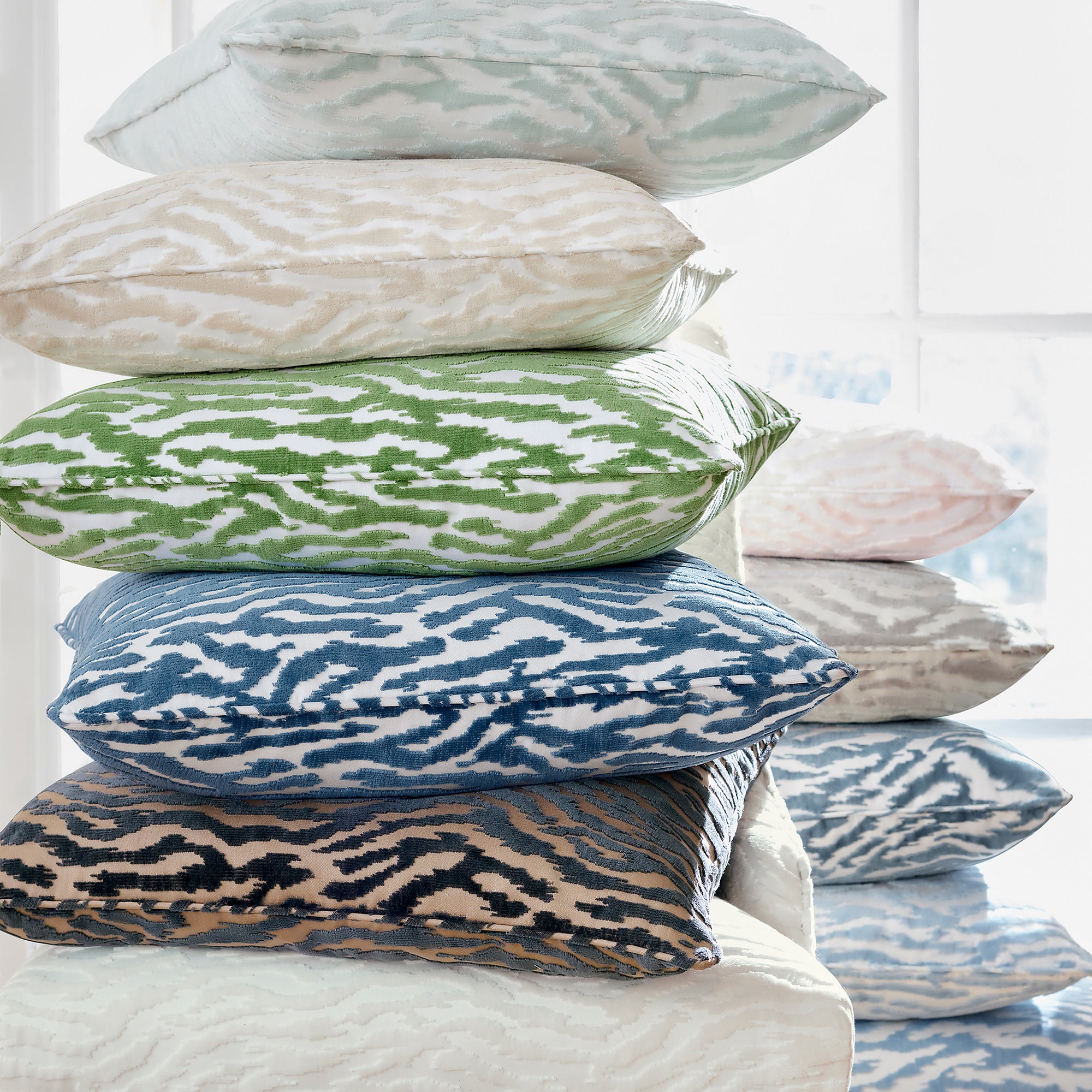 Pillow in Tadoba Velvet in Robin&