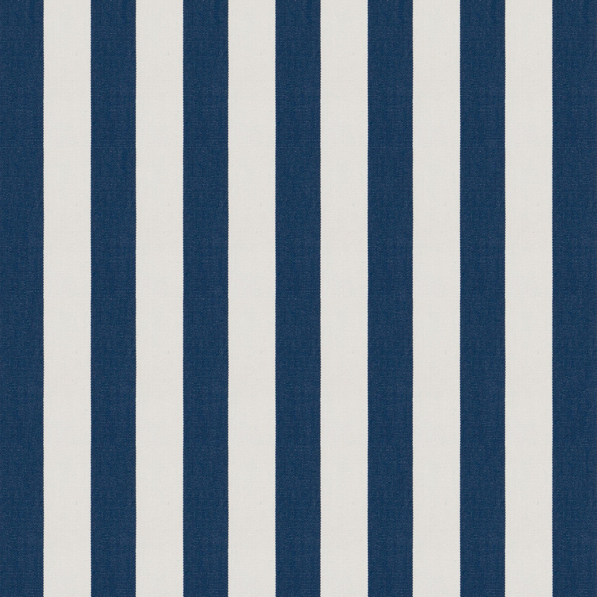 Almudaina fabric in blanco/azul oscuro color - pattern GDT5671.005.0 - by Gaston y Daniela in the Gaston Maiorica collection