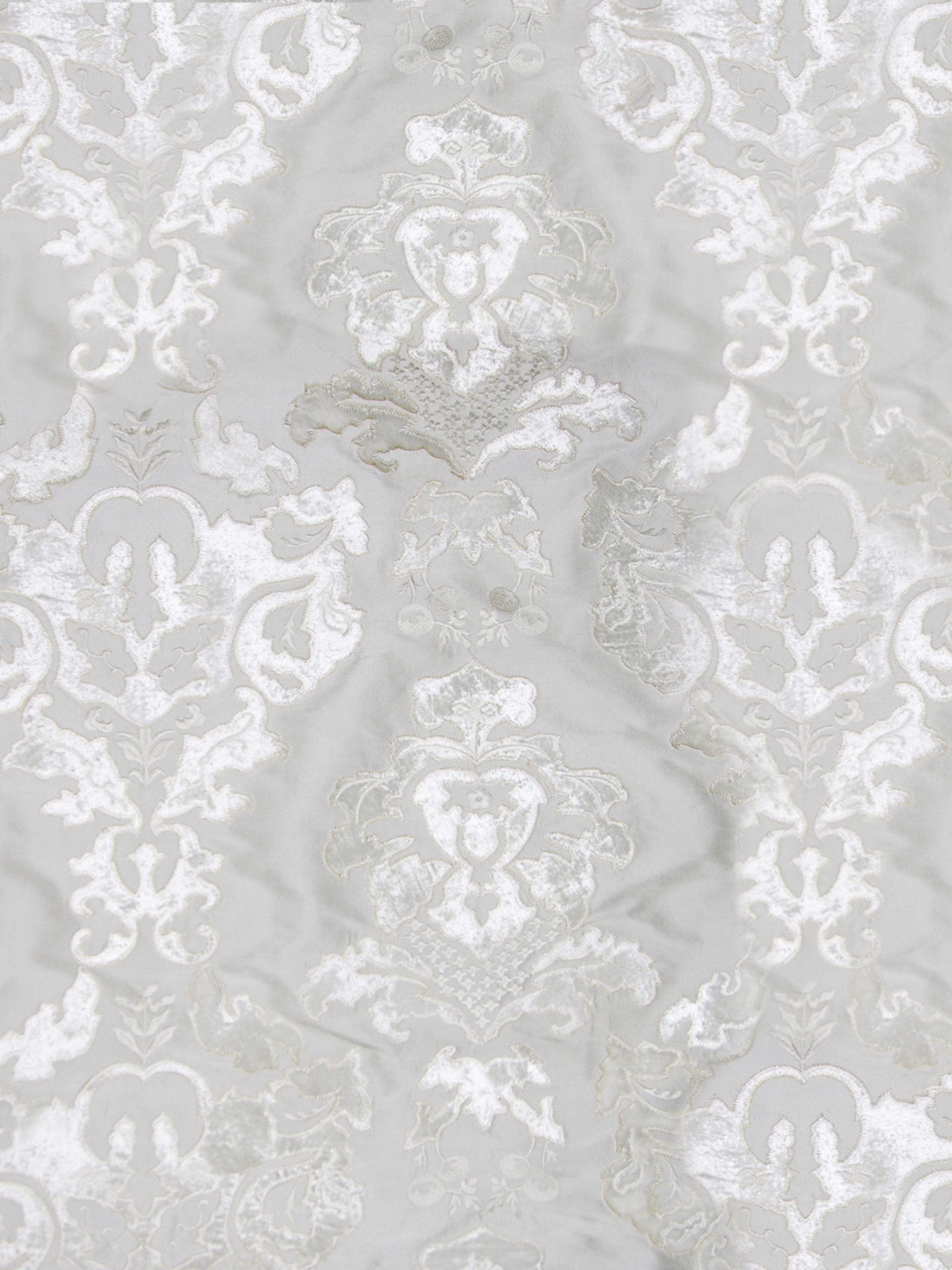 Palazzo Ricci Silk fabric in ivory color - pattern number HC 00017785 - by Scalamandre in the Old World Weavers collection