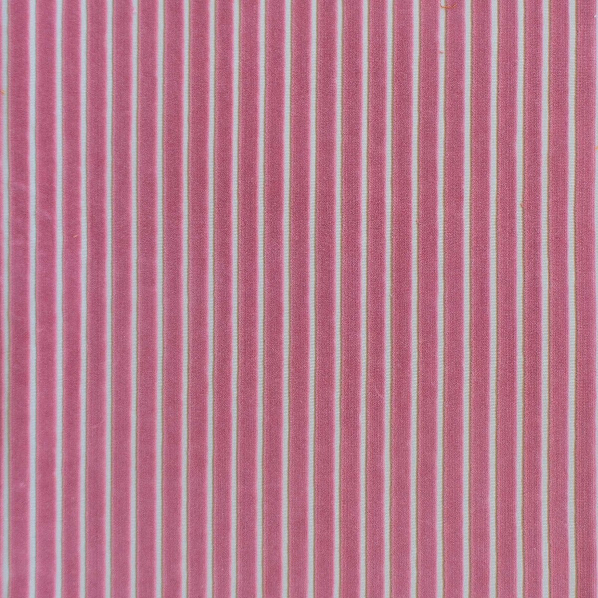 Mayrit fabric in chicle color - pattern LCT1111.032.0 - by Gaston y Daniela in the Lorenzo Castillo IX Hesperia collection
