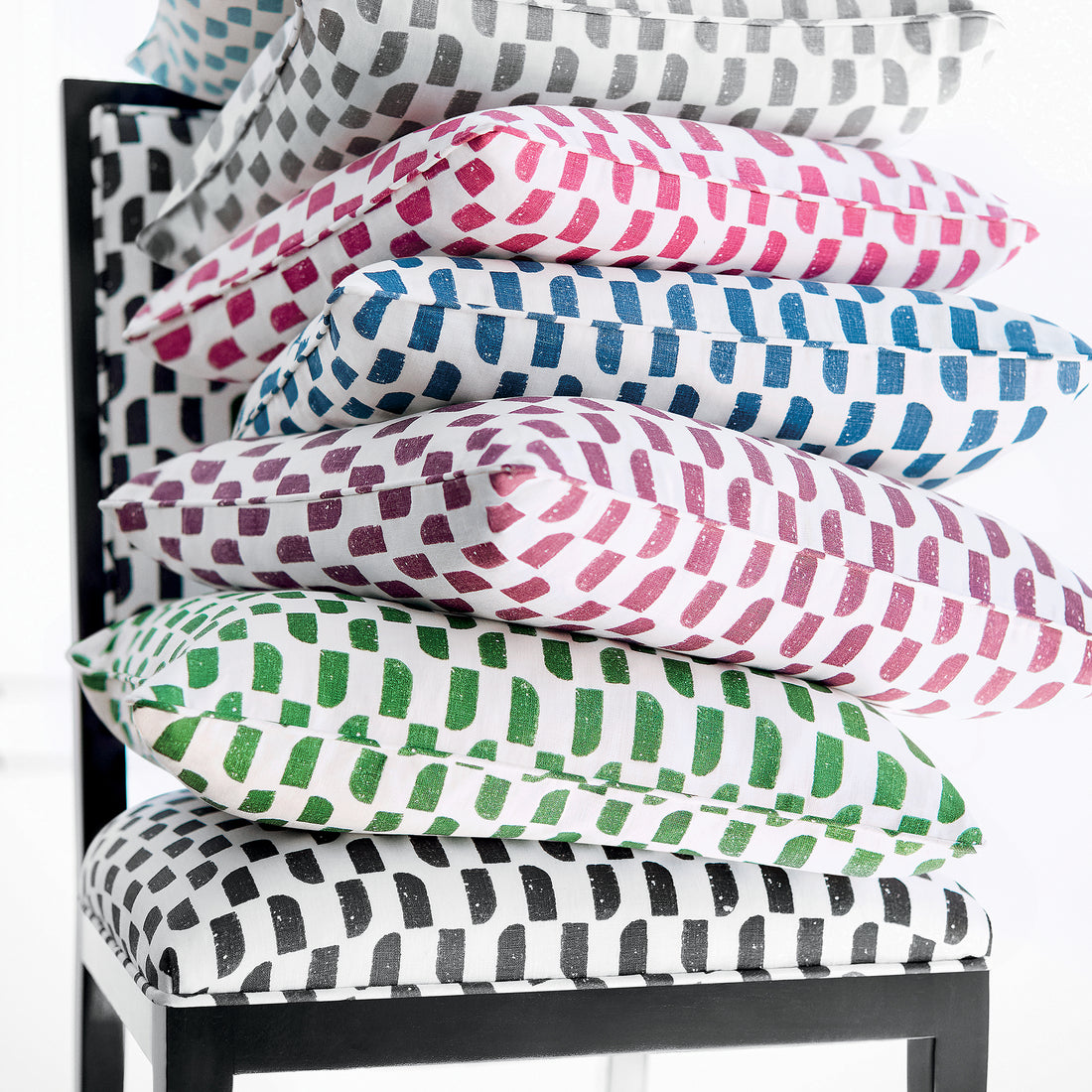 Lauderdale Dining Chair in Akio printed fabric in Black - pattern number AF9818 - by Anna French in the Nara collection