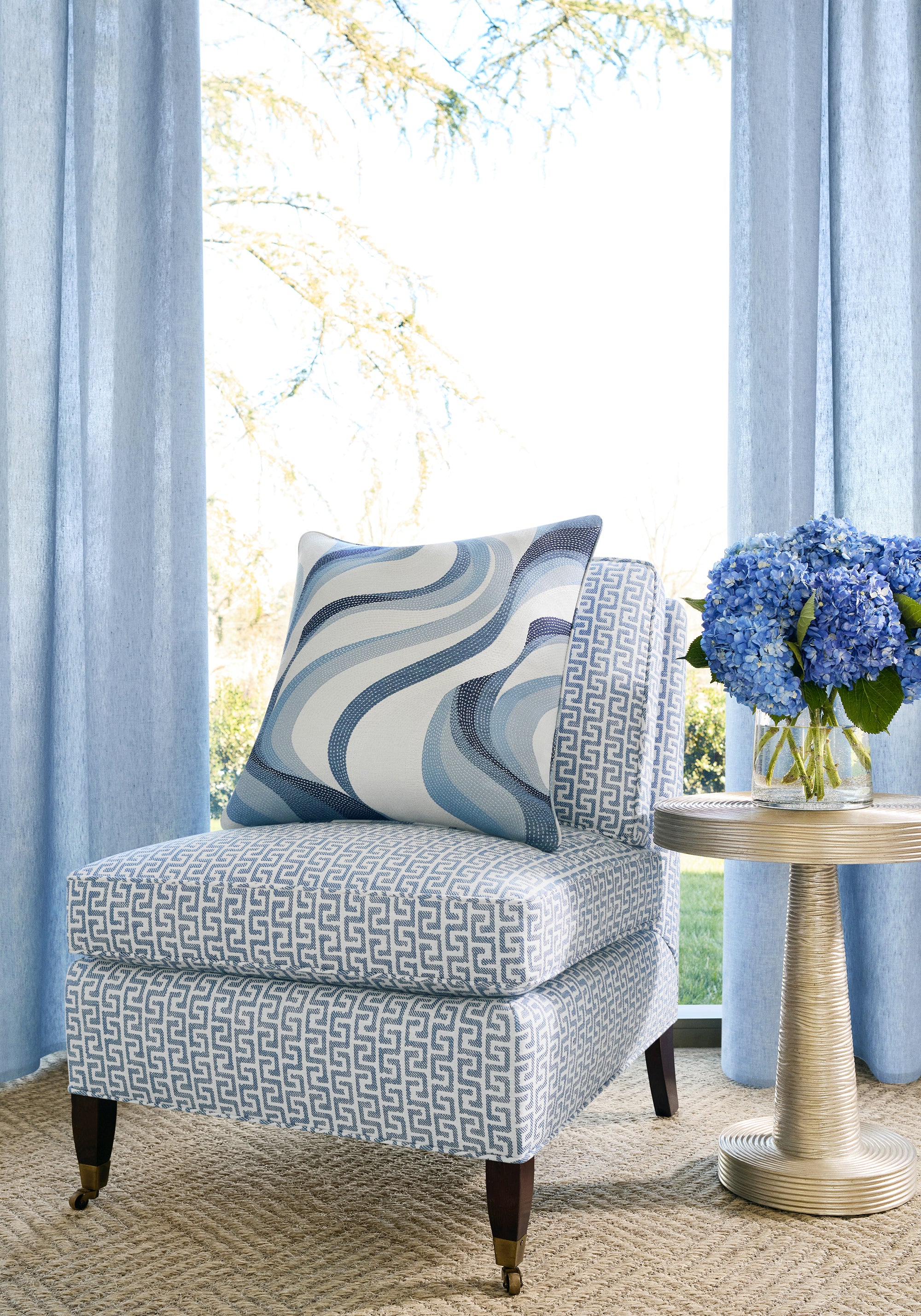 Mayfair Chair in Merritt woven fabric in Cornflower