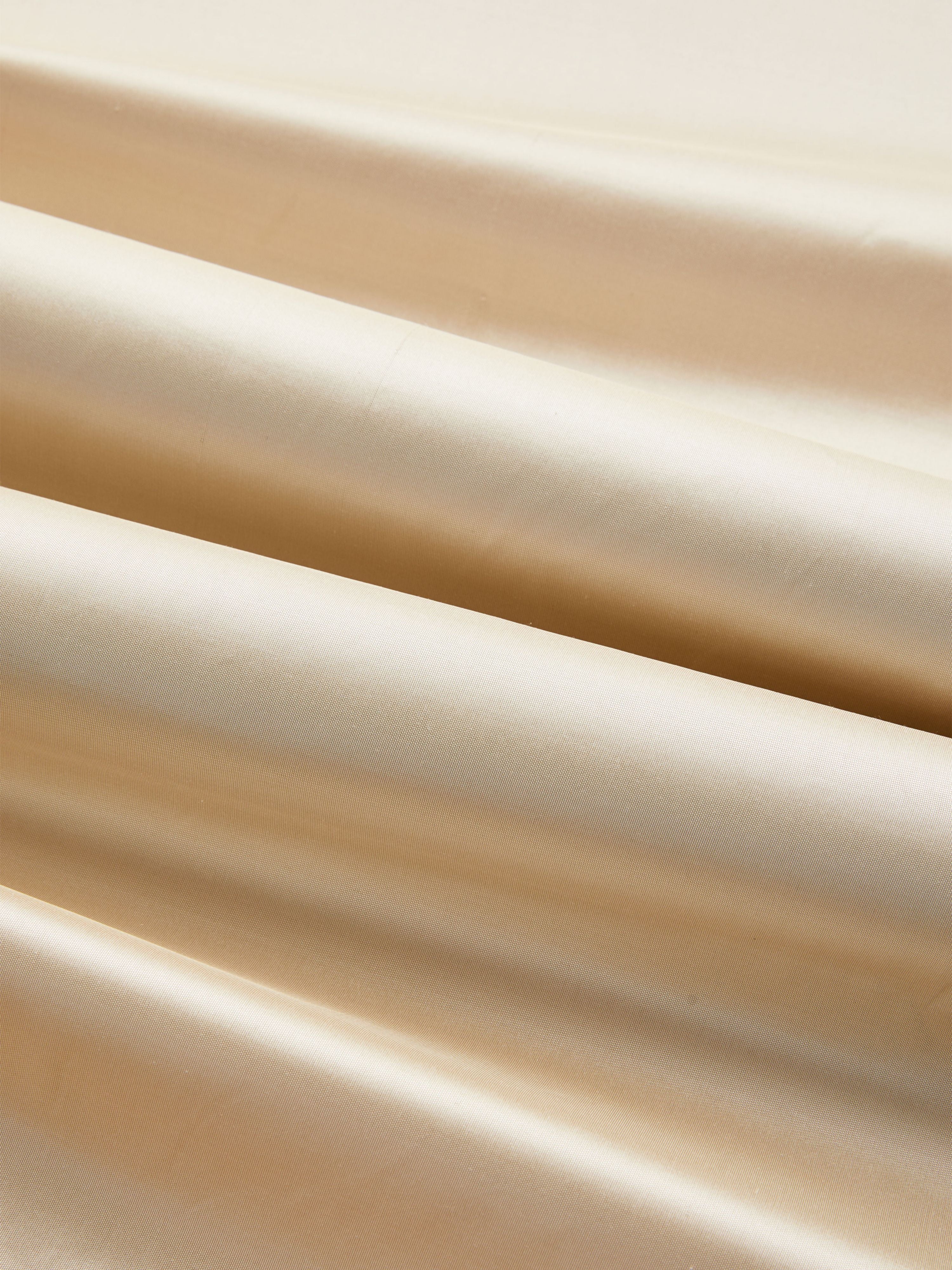 Olympia Silk Taffeta fabric in creme color - pattern number SC 000327250 - by Scalamandre in the Scalamandre Fabrics Book 1 collection