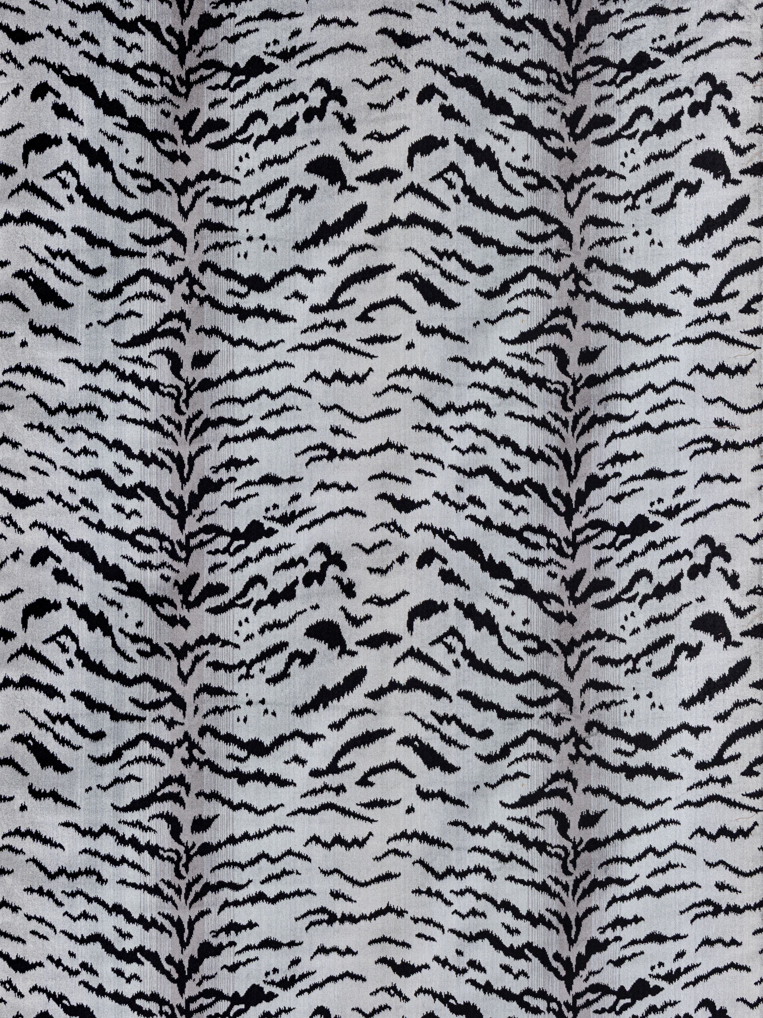 Tigre fabric in silver and black color - pattern number SC000526167MMA - by Scalamandre in the Scalamandre Fabrics Book 2 collection