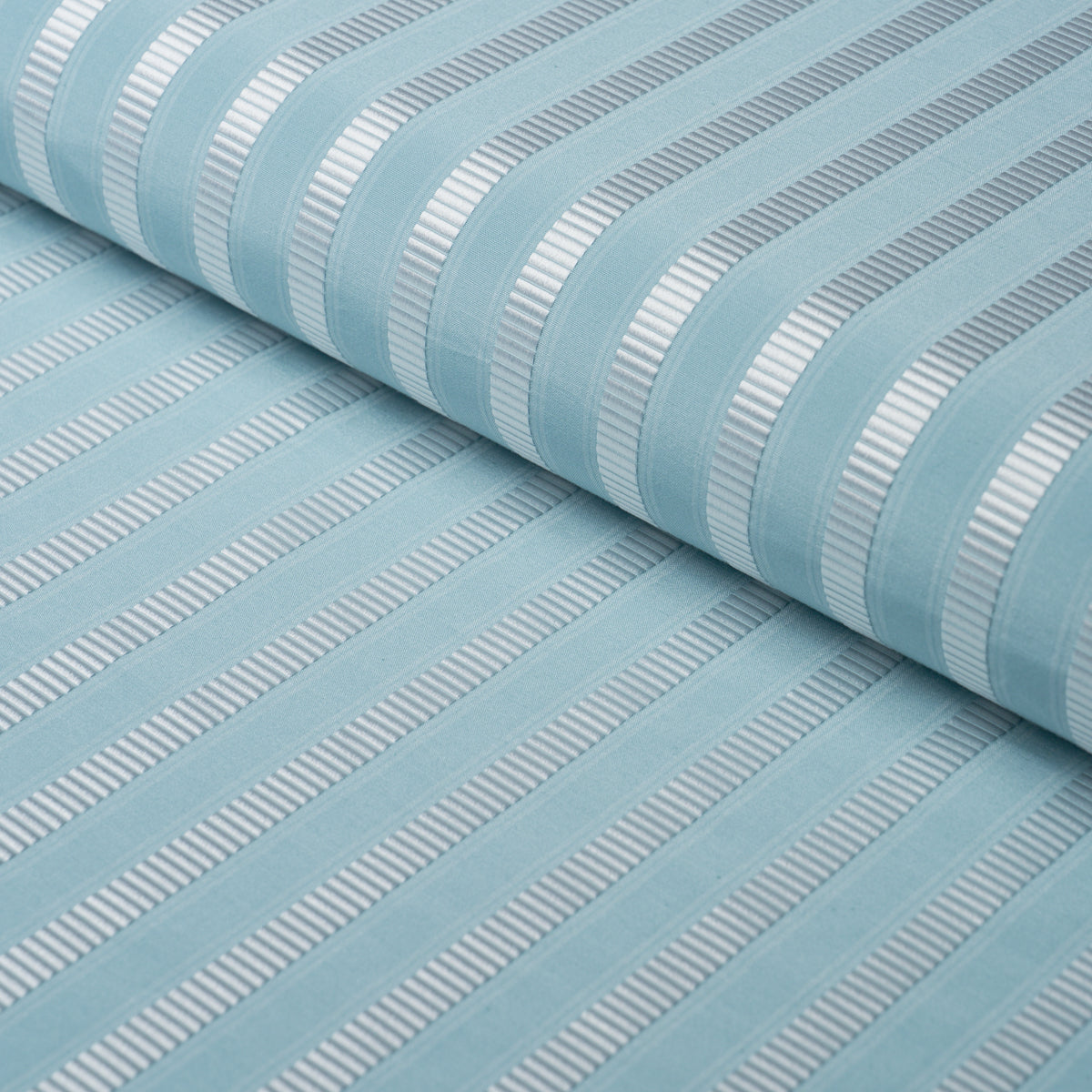 Lincoln Small Stripe fabric in robin&