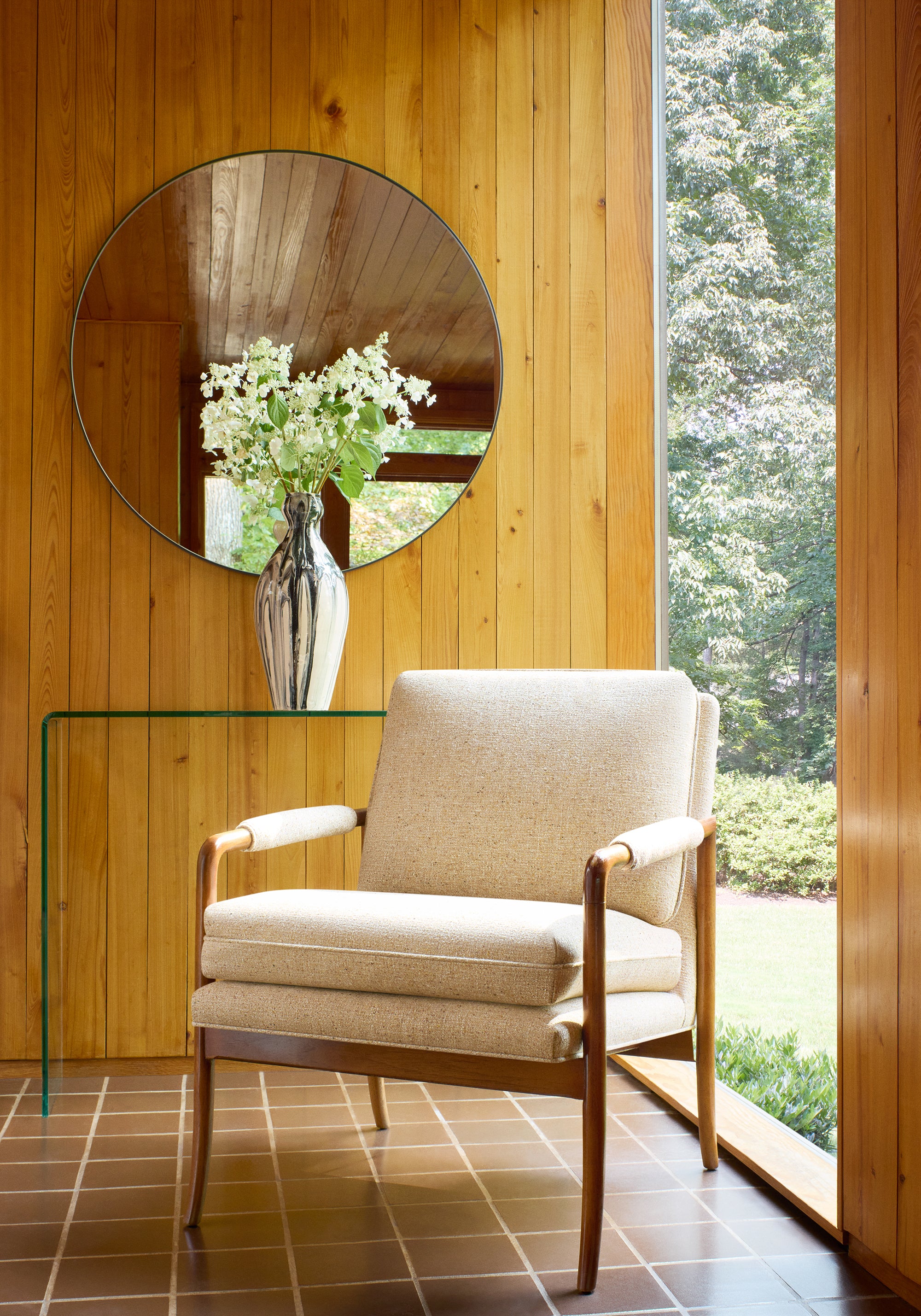 Living room with Modern chair upholstered in Shannon woven fabric in Camel color - pattern number W80936 - by Thibaut fabrics