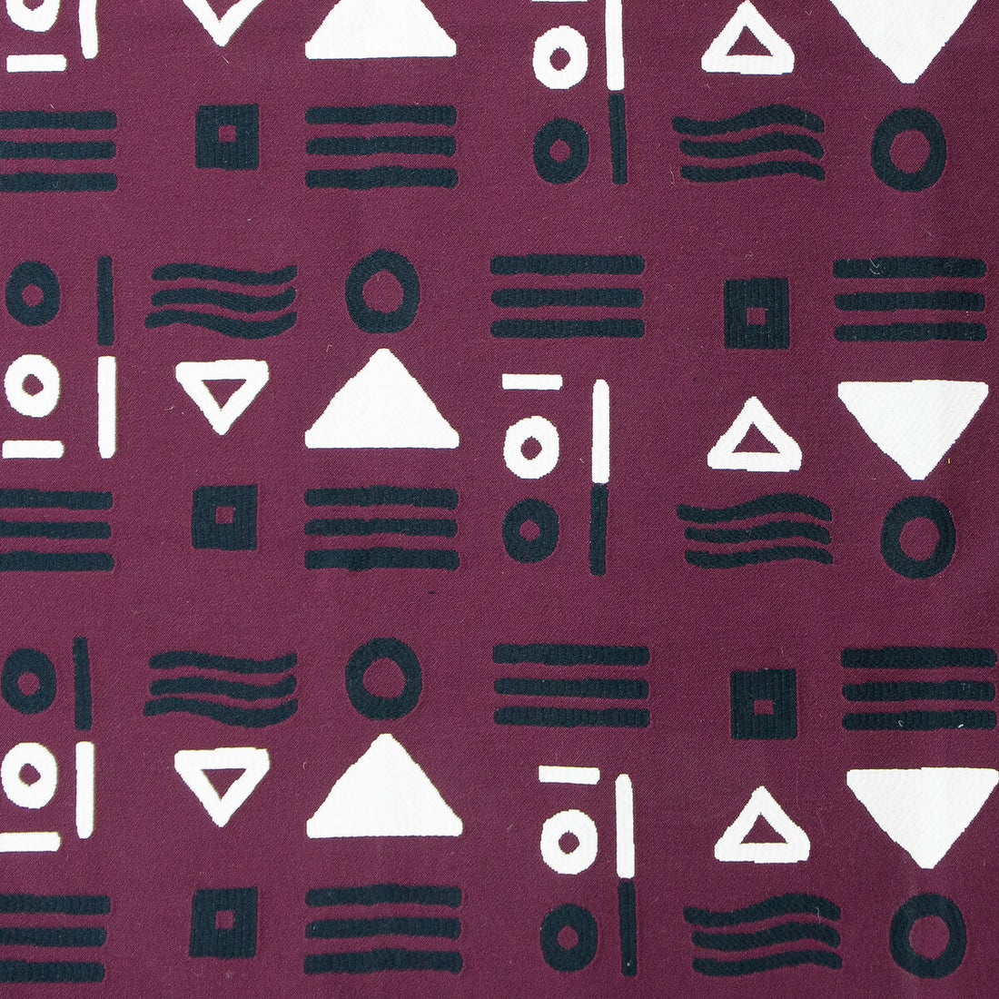 Pinzon fabric in burdeos color - pattern GDT5589.004.0 - by Gaston y Daniela in the Gaston Nuevo Mundo collection