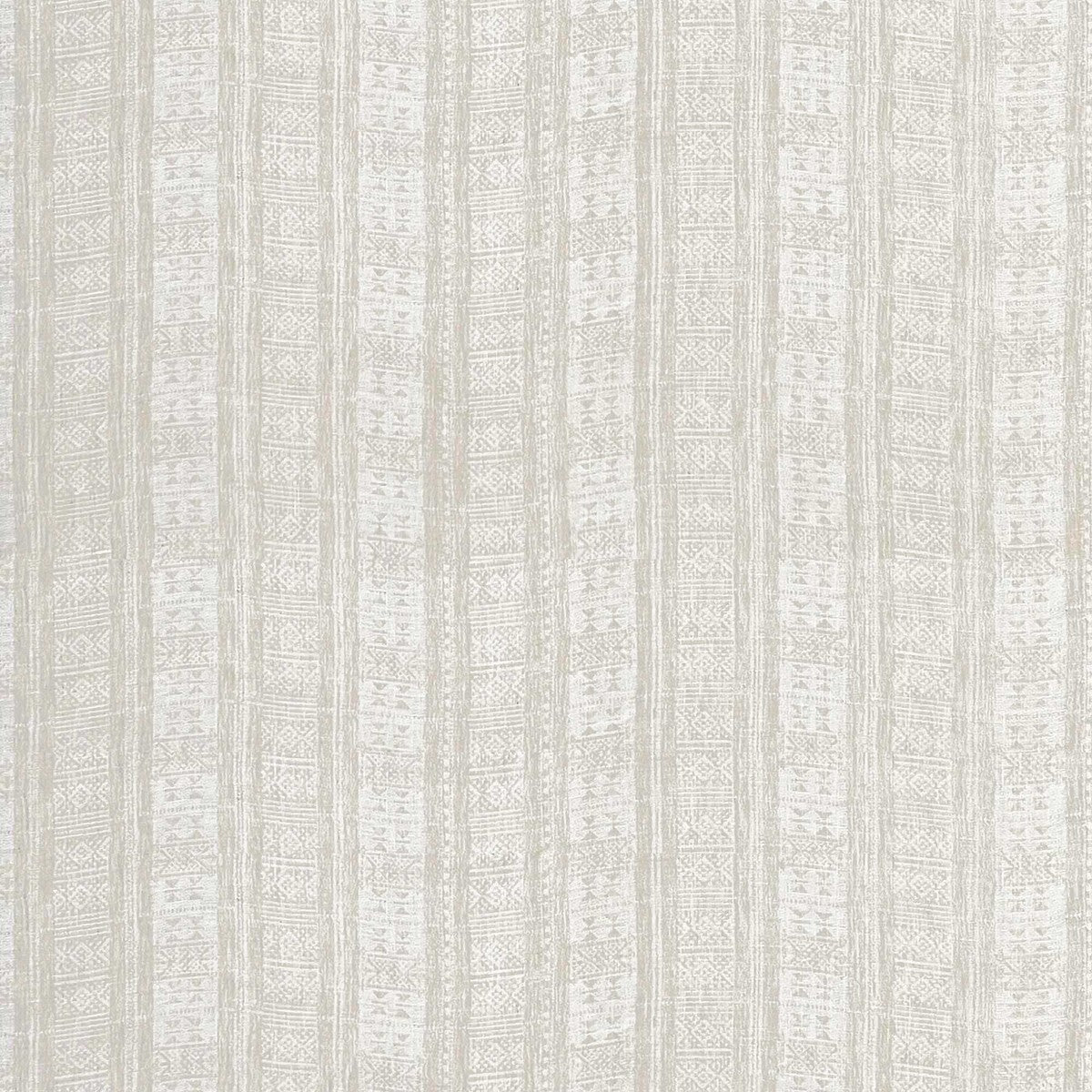 Macalu fabric in blanco color - pattern number GDT5741.002.0 - by Gaston y Daniela in the Gaston y Daniela Marco Polo collection