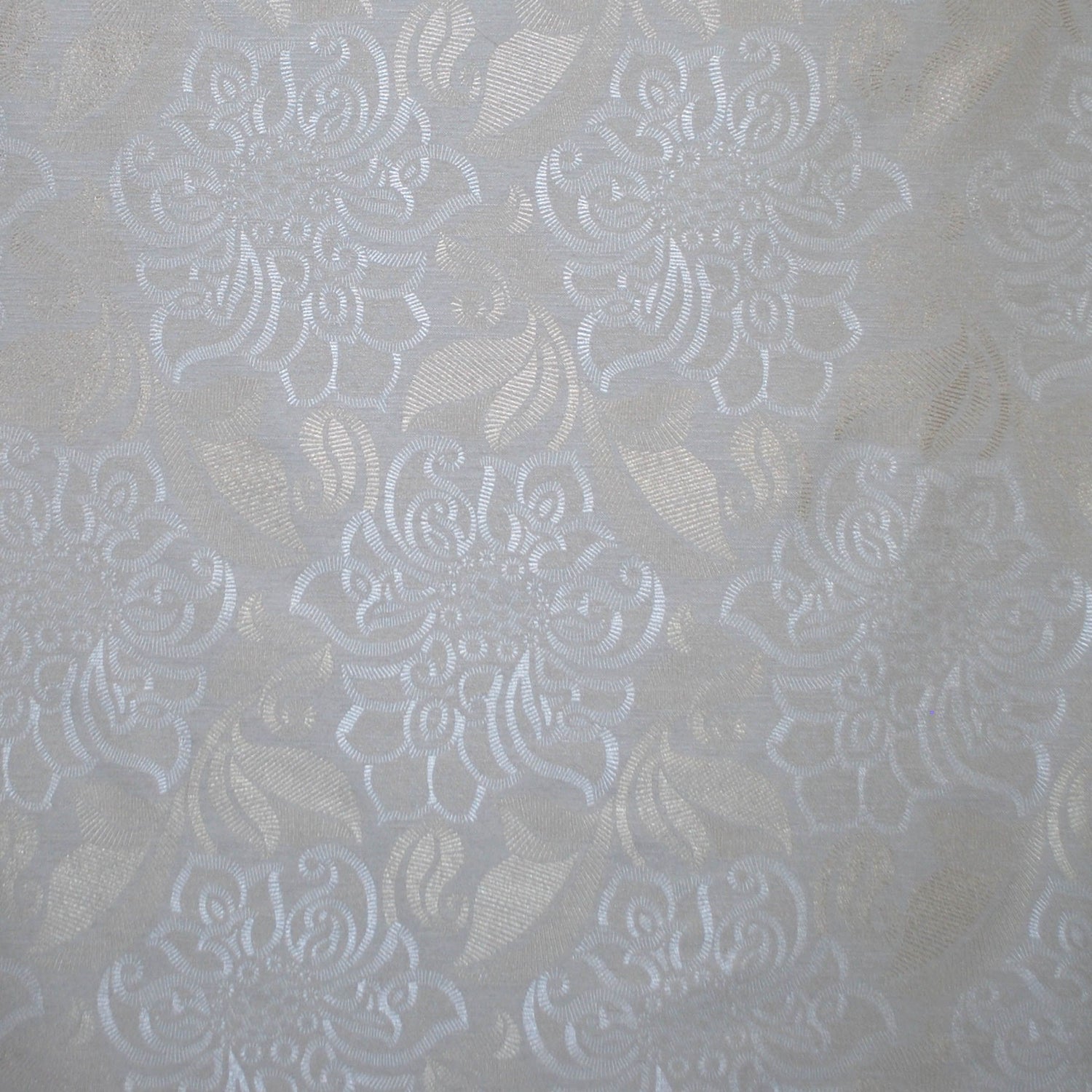 Beltrano fabric in ivory color - pattern number LU 0001P059 - by Scalamandre in the Old World Weavers collection