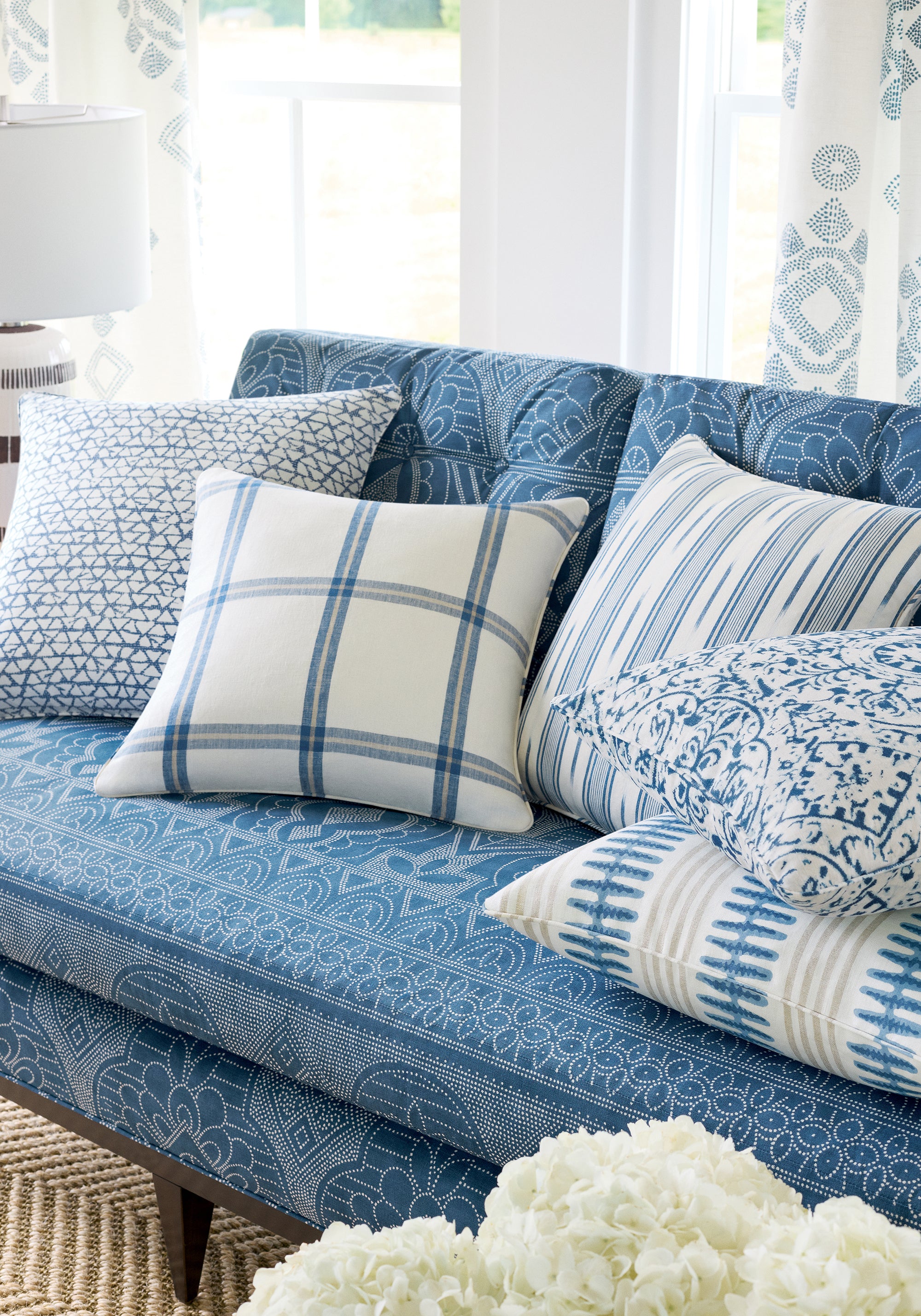 Couch in Medinas fabric in navy color - pattern number F981303 - by Thibaut in the Montecito collection