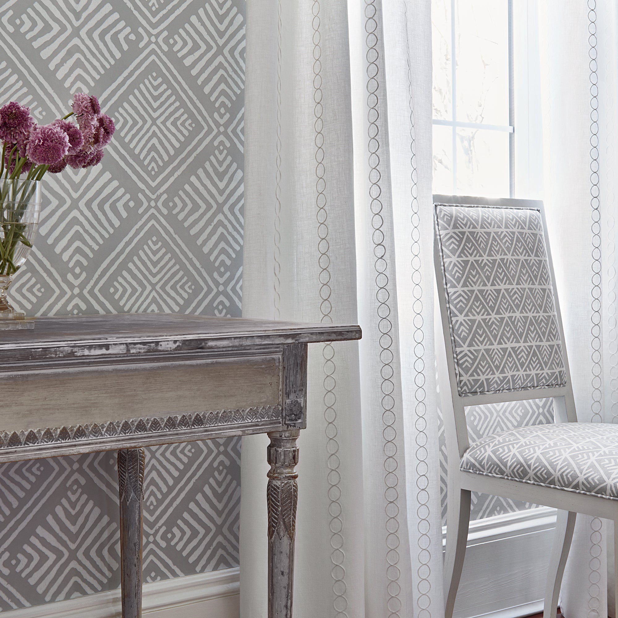 Side view of Lauderdale Chair in Jules printed fabric in Grey on White - pattern number AF78702 - by Anna French
