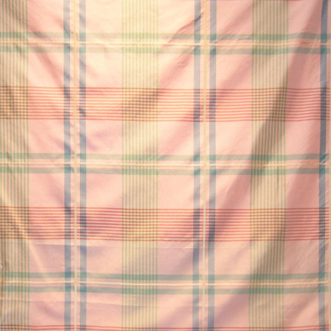 Fasianella fabric in pink color - pattern number SB 00021786 - by Scalamandre in the Old World Weavers collection