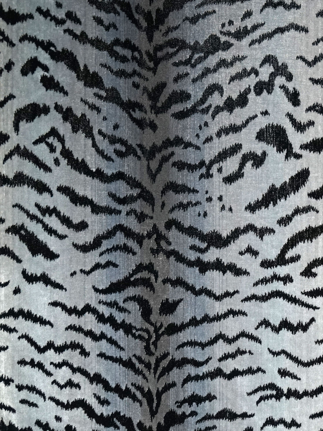 Tigre fabric in silver and black color - pattern number SC000526167MMA - by Scalamandre in the Scalamandre Fabrics Book 2 collection